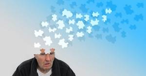 Что такое болезнь Альцгеймера и что её связывает с деменцией?
