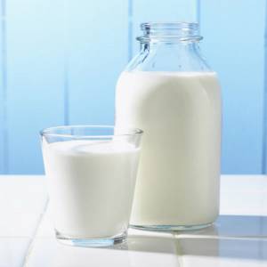 Чем полезно молоко и какое лучше употреблять?