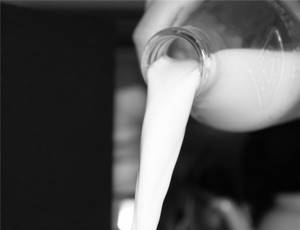 Как подделывают молоко и другие молочные продукты?