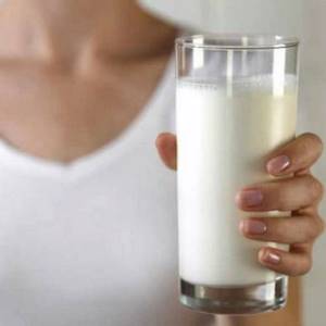 Чем полезно молоко и какое лучше употреблять?