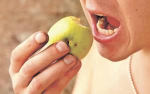 Лечение нарывов в полости рта при помощи оливкового масла, яиц и сахара