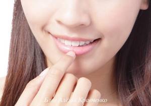 Потрескавшиеся губы? 11 средств, которые помогут, если они потрескались